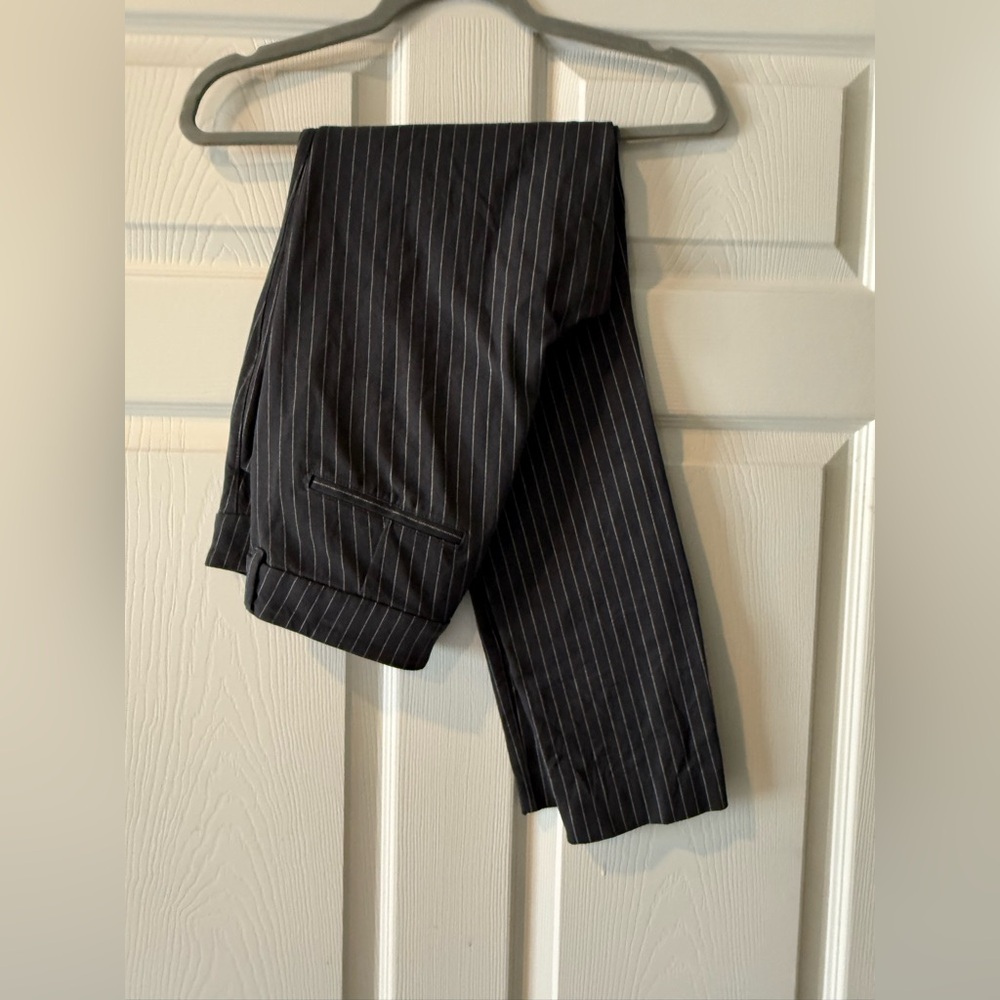 Women’s Old Navy Pixie Pants - Picture 2 of 3